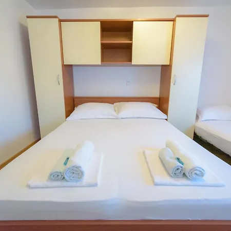 Jeli Apartments Starigrad Paklenica Room photo