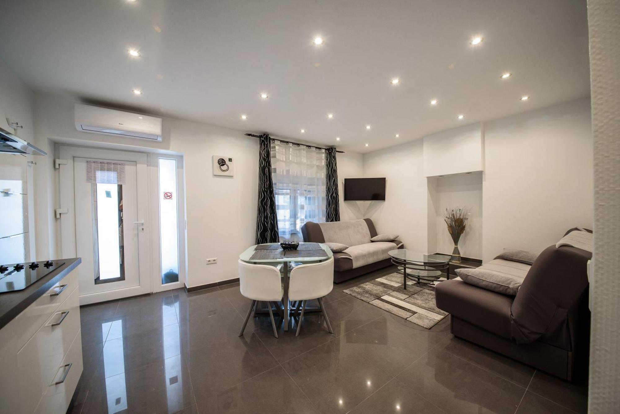 Jeli Apartment *