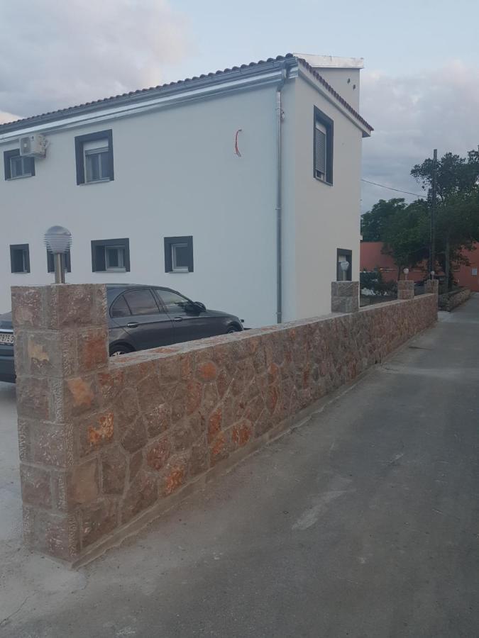 Jeli Apartment *